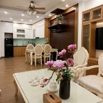 Chính chủ cho thuê nhà nguyên căn 3 tầng full nội thất hiện đại, gần hồ Tây