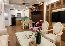 Chính chủ cho thuê nhà nguyên căn 3 tầng full nội thất hiện đại, gần hồ Tây
