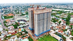 Bán căn 2PN+2WC 2.38 tỷ , DT 63m2 view hồ bơi cực đẹp Dự án A&T Sky Garden